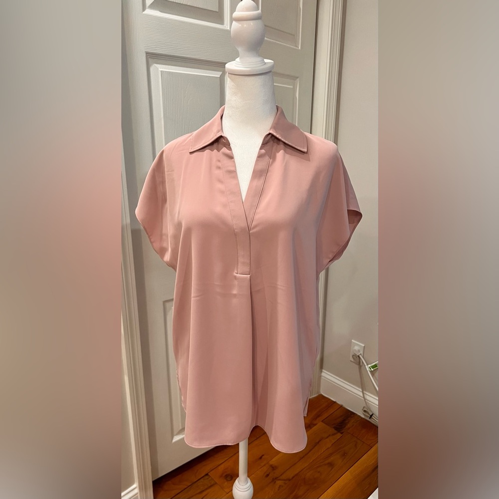 Maison d’Amelie Pink short sleeve Vneck top| M
